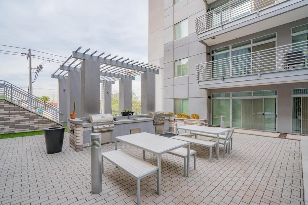 Modern 2bd Dt - Balcony, Gym, W-d, Parking - Sleeps 8 Phoenix