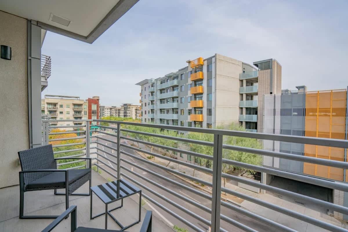 Modern 2bd Dt - Balcony, Gym, W-d, Parking - Sleeps 8 Phoenix